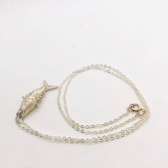 Vintage Articulated Dainty Silver Fish Pendant Necklace - Picture 13 of 14